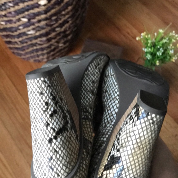 Sevan Desert Snake Chunky Block Pep Ankle Booties Print Embossed Leather Heels - Picture 7 of 8